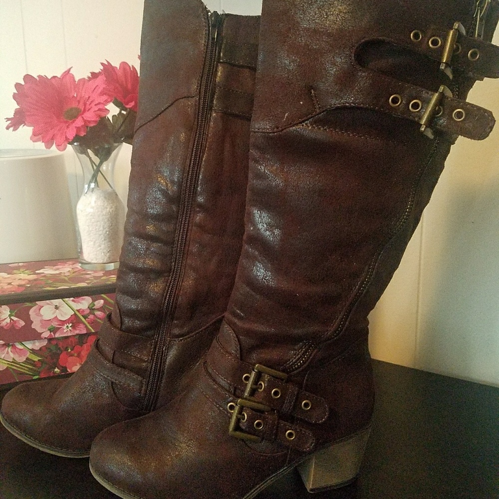 ~~~SOLD~~~~~These boots are darling.👢